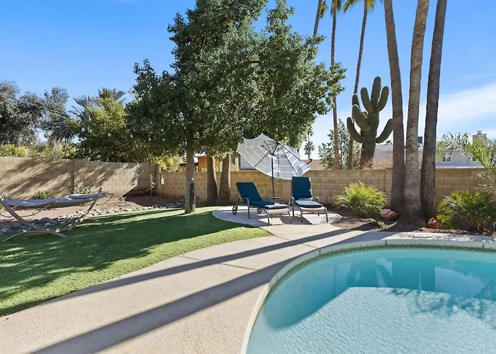 Modern And Stylish Remodeled 4 Bdrm W Htd Pool Holiday home *
