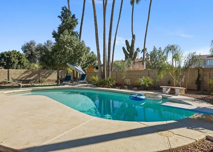 Holiday home Modern And Stylish Remodeled 4 Bdrm W Htd Pool Phoenix