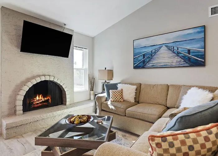 Modern And Stylish Remodeled 4 Bdrm W Htd Pool Holiday home *
