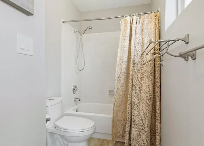 Modern And Stylish Remodeled 4 Bdrm W Htd Pool Holiday home Phoenix