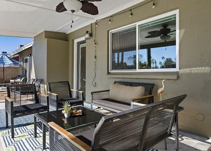 Modern And Stylish Remodeled 4 Bdrm W Htd Pool Holiday home Phoenix