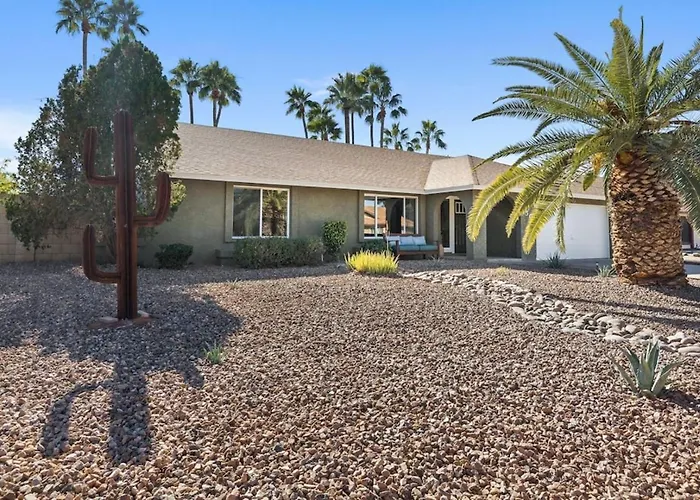 Modern And Stylish Remodeled 4 Bdrm W Htd Pool Holiday home Phoenix
